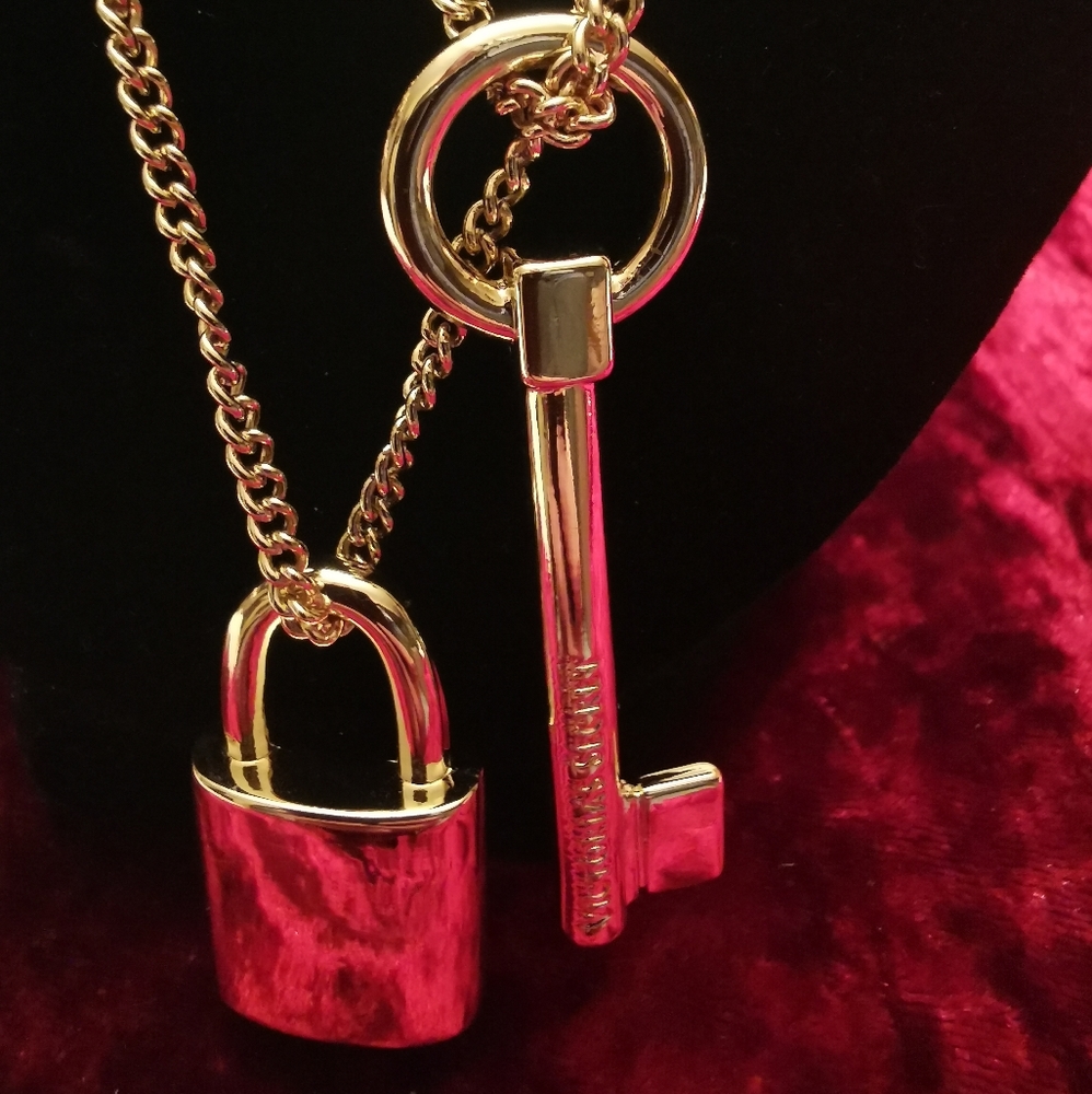 Victoria's Secret Limited edition scandalous Necklace